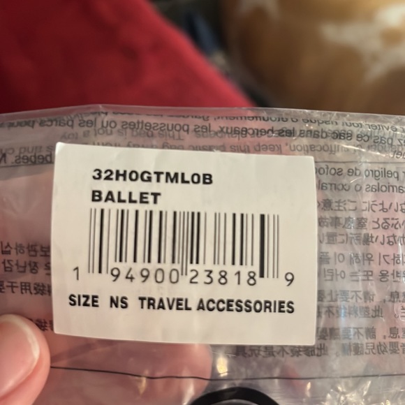 Michael Kors AirPod Case Ballet - Picture 2 of 2